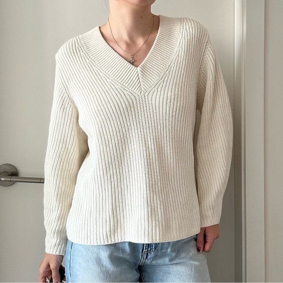 H&M WHITE SWEATER - Picture 3 of 8